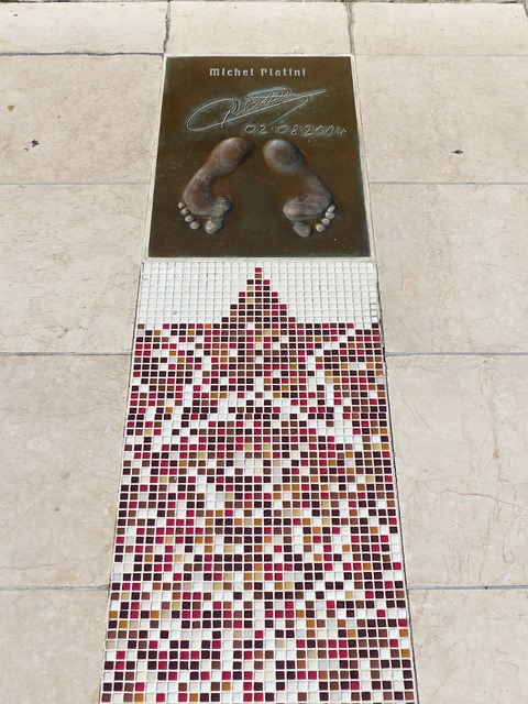 比赛中频频 比赛中频频